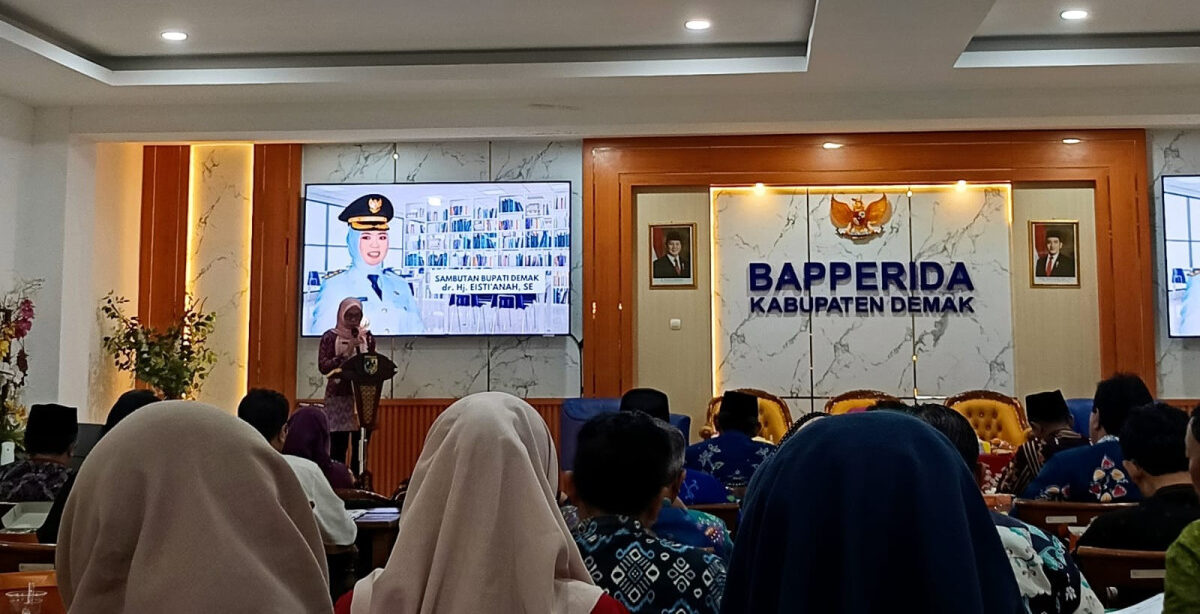 Bupati Demak, Eisti’anah, mengapresiasi kinerja perangkat daerah  Kemiskinan Demak Turun Jadi 10,87 Persen di 2025